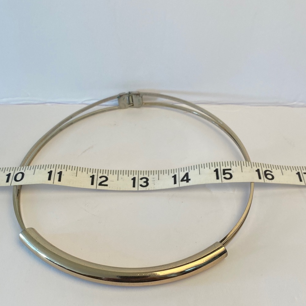 Sleek Gold Tone Omega Collar Choker Necklace - Picture 6 of 6
